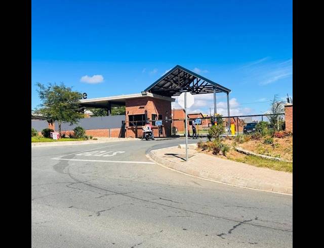 2 BEDROOM HOUSE FOR SALE IN SOUTH HILLS
